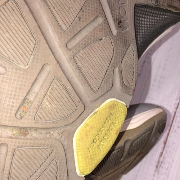 Vionic sneakers size 9 - Picture 6 of 10